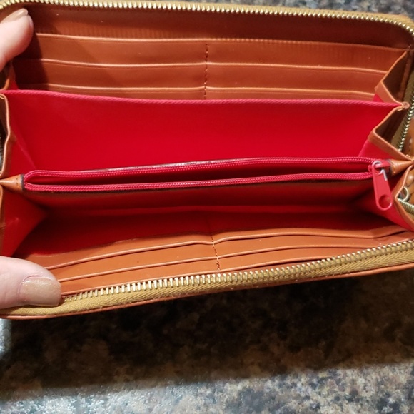 Authentic Dooney & Bourke Wristlet - Picture 2 of 5